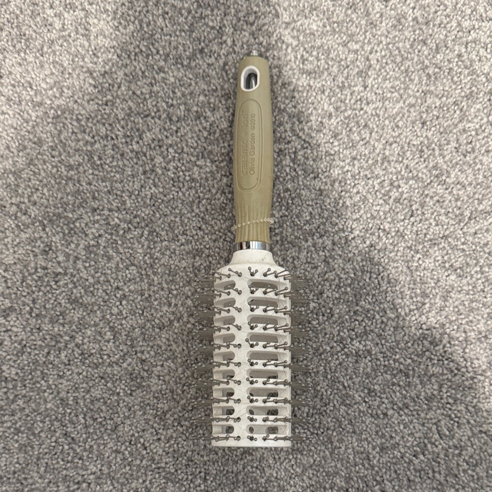 Vent Brush with Beige Handle and White Cushion